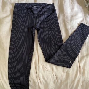 Alo High Waisted Airbrush Black Arches Yoga Leggings.